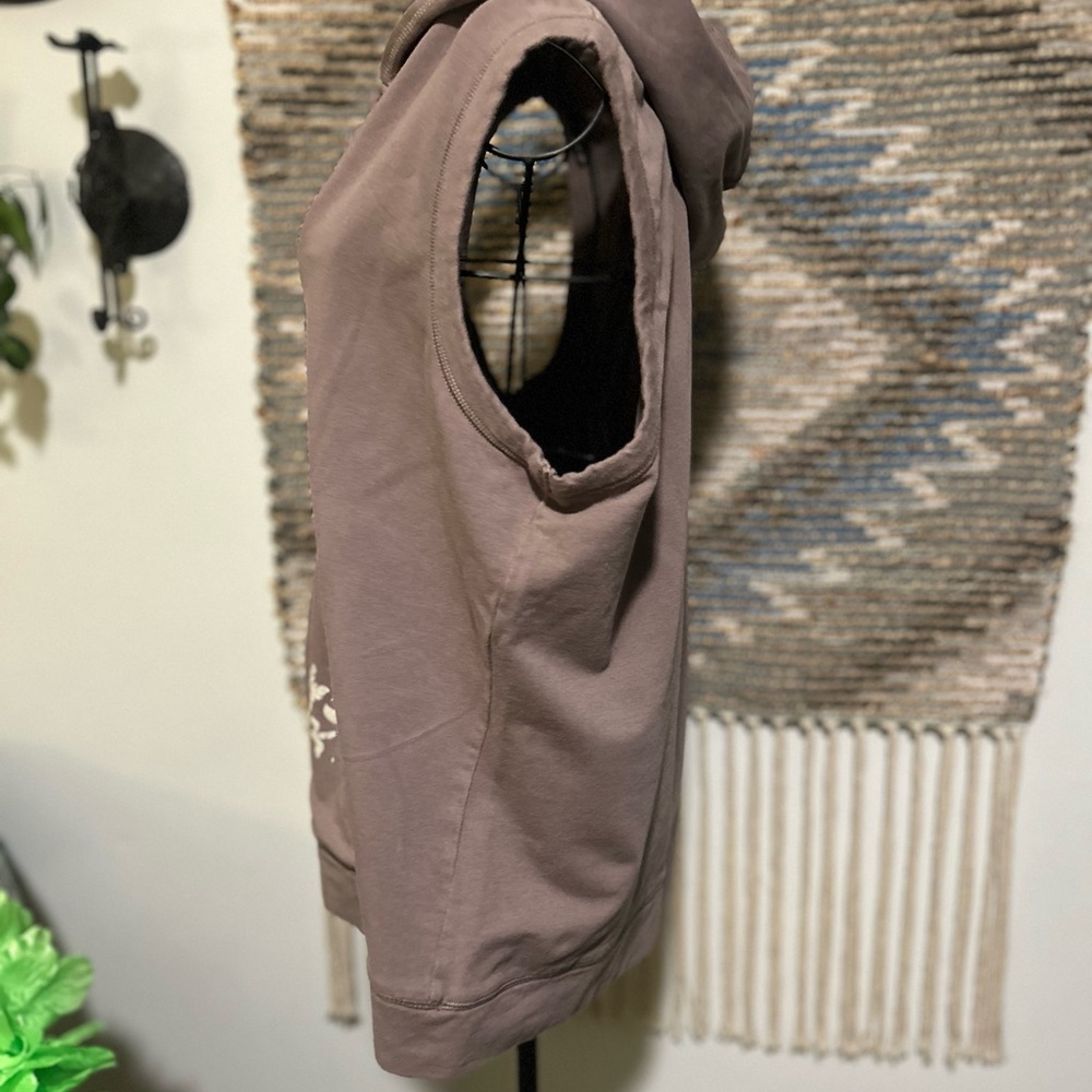 Sport Savvy Floral Embroidered Hooded Vest - Picture 4 of 8
